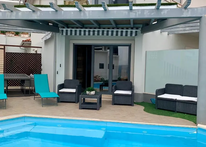 Two Palms Villa Nazaré